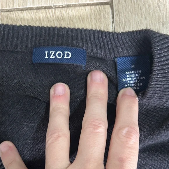Izod Classic Charcoal Gray V-Neck Sweater with Embroidered Monogram Logo Unisex - Picture 8 of 9